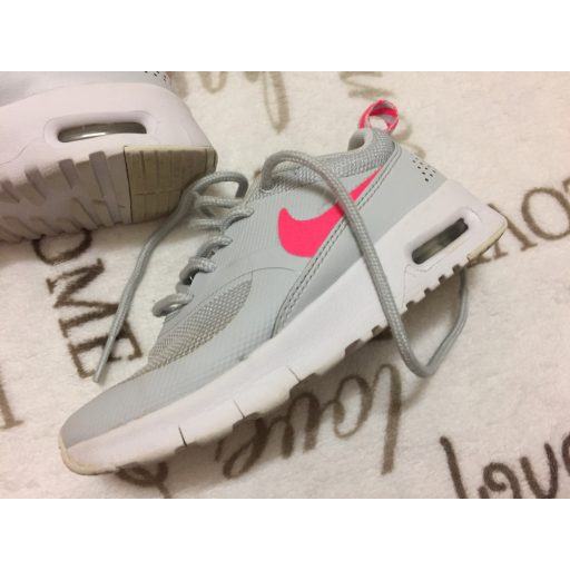 Nike air Max Thea 27,5 - s bth 16,5 cm szürke - rózsaszín lány cipő - újszerű,hibátlan, pár alkalommal viselt