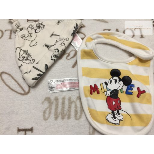 Disney at Primark up to 1 month Simba mintás bézs sapka és Mickey mintás pamut fiú előke - újszerű,hibátlan