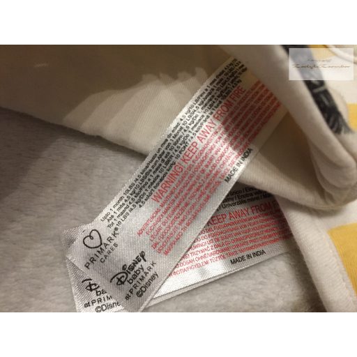 Disney at Primark up to 1 month Simba mintás bézs sapka és Mickey mintás pamut fiú előke - újszerű,hibátlan