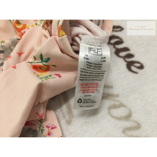F§F 6-9 hó 74 cm 9 kg rózsaszín, oroszlán -  mintás lány UV ruha/ úszódressz -újszerű, hibátlan- UPF 40+