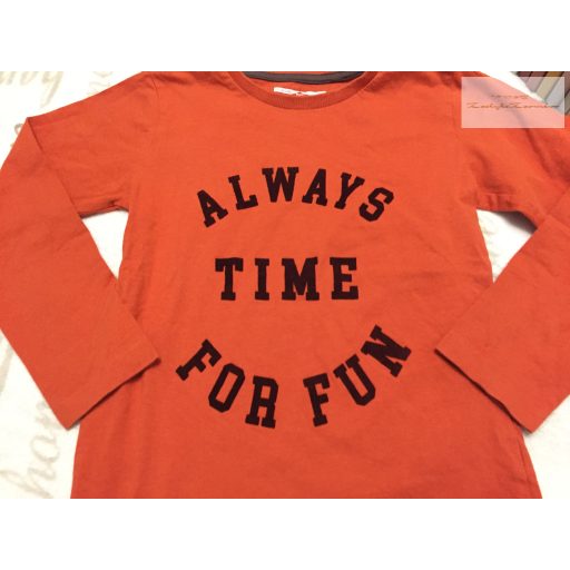 Next 6-7 év -122 cm  barna, fekete feliratos pamut fiú felső -újszerű,hibátlan