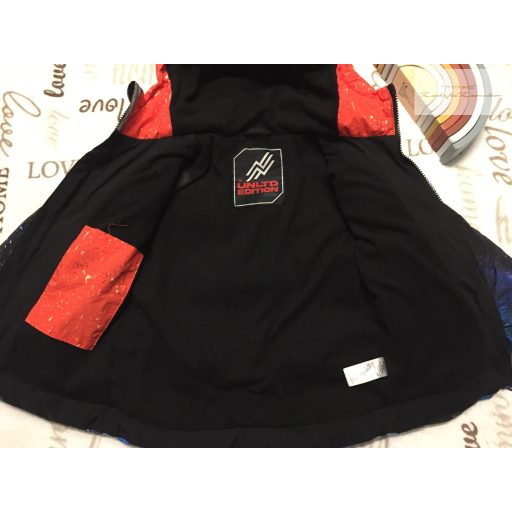 Next 4 év 104 cm kék - piros - fekete űr mintás polár béléses fiú téli kabát-újszerű,hibátlan