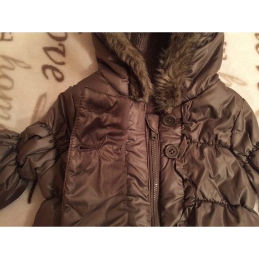 Matalan 3-6 hó 62-68 cm barna cipzáros gombos kívül orkános belül puha polár béléses szőrmés kapucnis lány kabát
