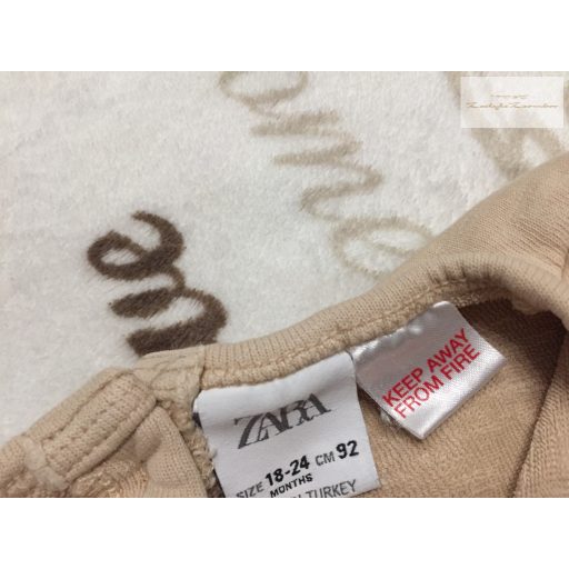 Zara 18-24 hó 92 cm világos barna, fehér feliratos pamut  rövid kezeslábas- újszerű,hibátlan