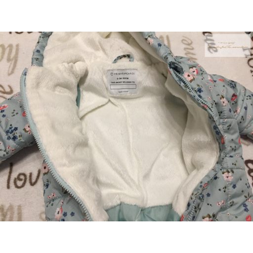 Primark 0-3 hó 4,5 kg halvány zöldes, színes virágmintás téli lány overál/ overall - újszerű,hibátlan