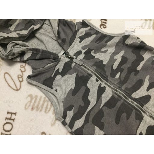 Next 4-5 év 110 cm terepmintás pamut fiú kezeslábas/ playsuit - újszerű,