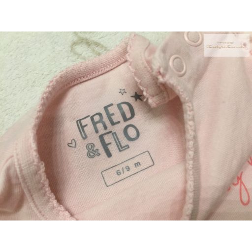 Fred§Flo 6-9 hó 68 - 74 cm rózsaszín, fodros-feliratos, méhecske-katica mintás lány playsuit/ napozó újszerű,hibátlan