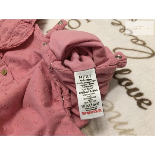 Next 6 -9 hó 9,5 kg tégla színű, fodros, anyagában mintás vékony anyagú  pamut lány playsuit- újszerű,hibátlan