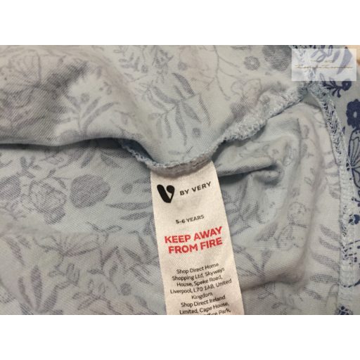 V by Very  5-6 év 110-116 cm kék, virág és pillangó mintás pamut lány ruha- újszerű,hibátlan