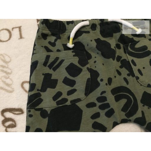 Next 6 -9 hó 9,5 kg   khaki, fekete mintás vékony pamut fiú rövidnadrág új, szettet bontottam