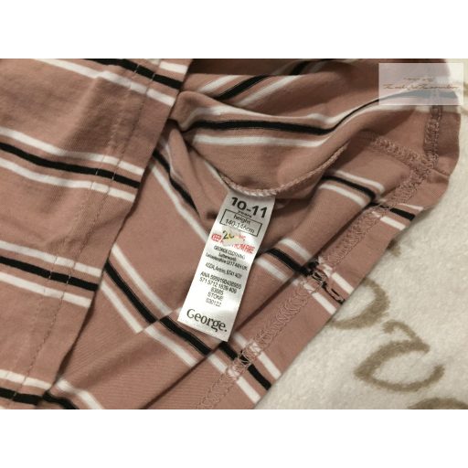 George 10-11 év 140-146 cm tejeskávé alapon csíkos -feliratos pamut fiú felső újszerű,hibátlan