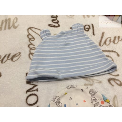 Mothercare 9-12 hó és John Lewis 6-9 hó kék csíkos és oroszlán mintás pamut fiú sapka 2 db -újszerű,hibátlan