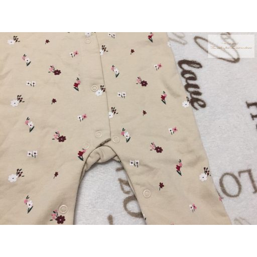 Matalan 3-6 hó 62-68 cm bézs, apró virágmintás bolyhos belsejű puha pamut lány rugdalózó/ kezeslábas--új, címkés